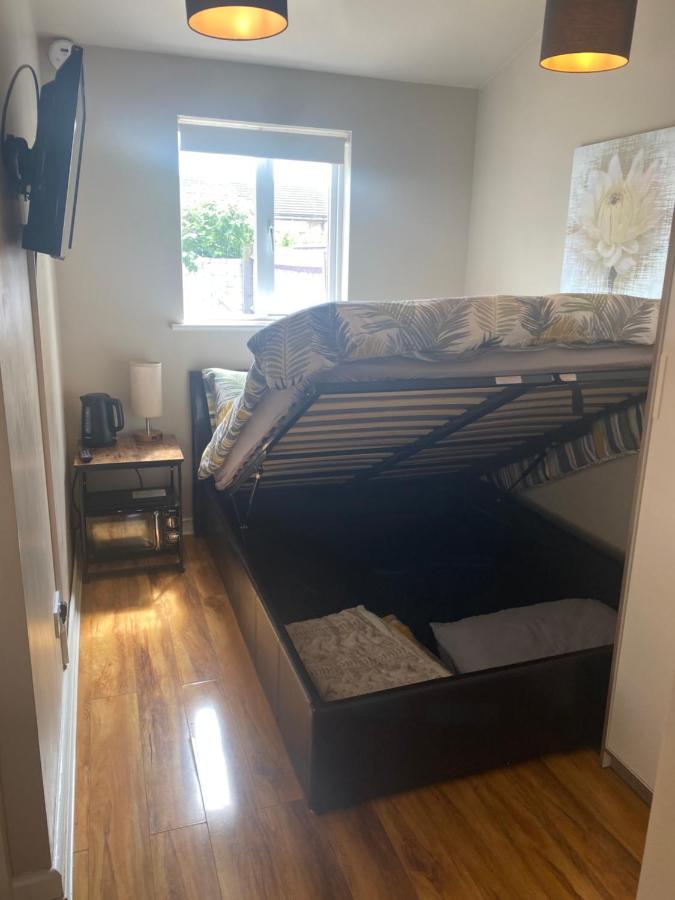 Private Room And Bathroom With Private Entrance Near Warwick Town Centre Eksteriør bilde